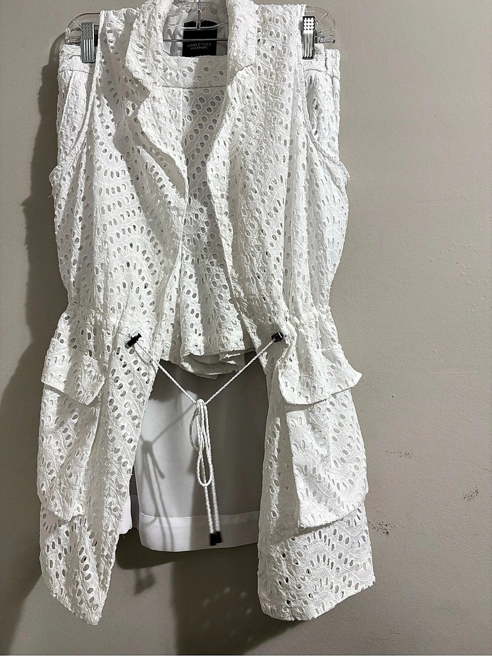 Simply Vera Wang White Eyelet Lace Vest & Shorts Size Medium Like New #0218